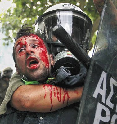 La lucha de Grecia contra el saqueo en unas imágenes de impacto  1-1-9-thumb-large