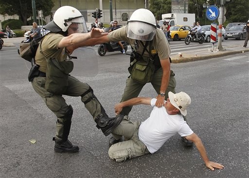 La lucha de Grecia contra el saqueo en unas imágenes de impacto  1ff1e6d3bd36e372ede1d212118c90