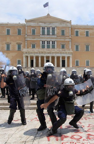 La lucha de Grecia contra el saqueo en unas imágenes de impacto  61b97757e9c79e0b6aff871c5a98
