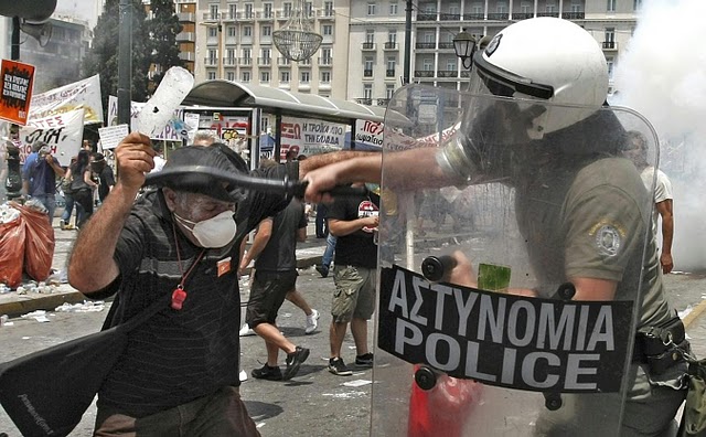La lucha de Grecia contra el saqueo en unas imágenes de impacto  Pict32